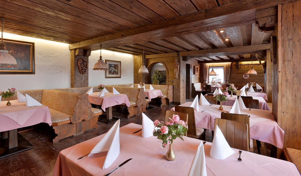 Hotel Schwarzer Adler ฮิพพาค ภายนอก รูปภาพ