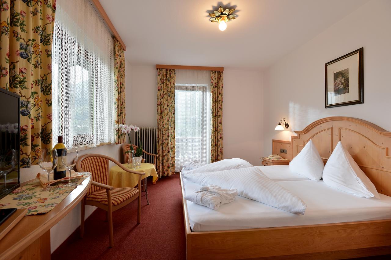 Hotel Schwarzer Adler ฮิพพาค ภายนอก รูปภาพ