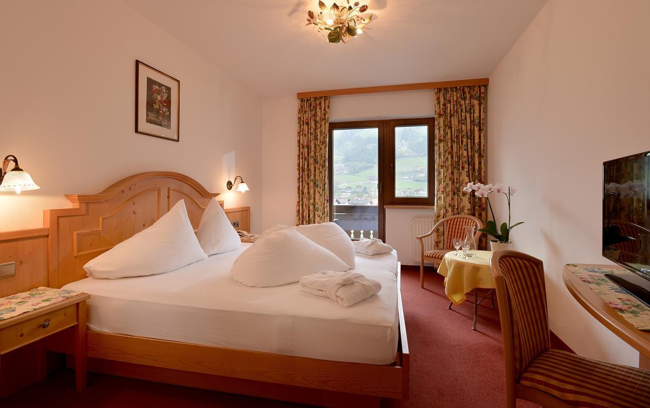 Hotel Schwarzer Adler ฮิพพาค ภายนอก รูปภาพ