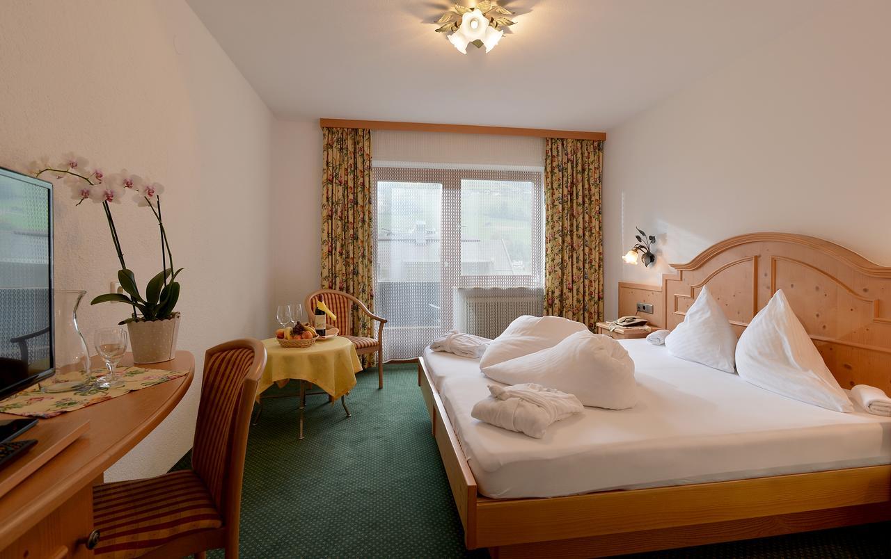 Hotel Schwarzer Adler ฮิพพาค ภายนอก รูปภาพ